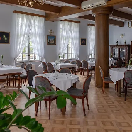 منتزه العطل Dwor W Bychowie جنيفينو