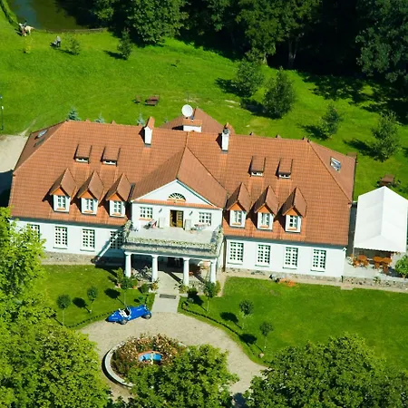 Dwor W Bychowie جنيفينو