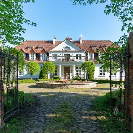 Dwor W Bychowie منتزه العطل 3*