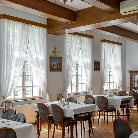 Dwor W Bychowie Ferienpark